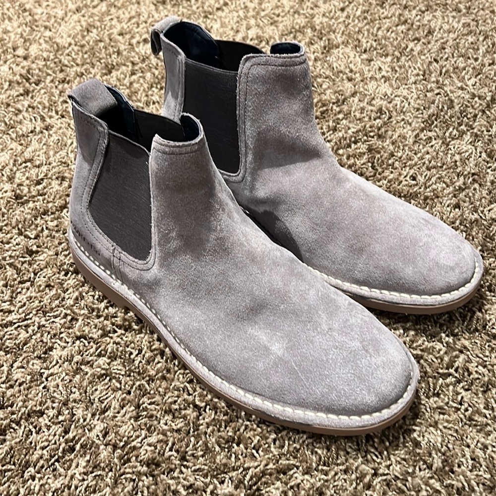 Hawke&co grey suede  Chelsea
